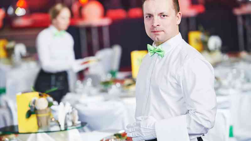 Curso gratuito Técnicas de Servicio de Alimentos y Bebidas en Barra y Mesa (Online)