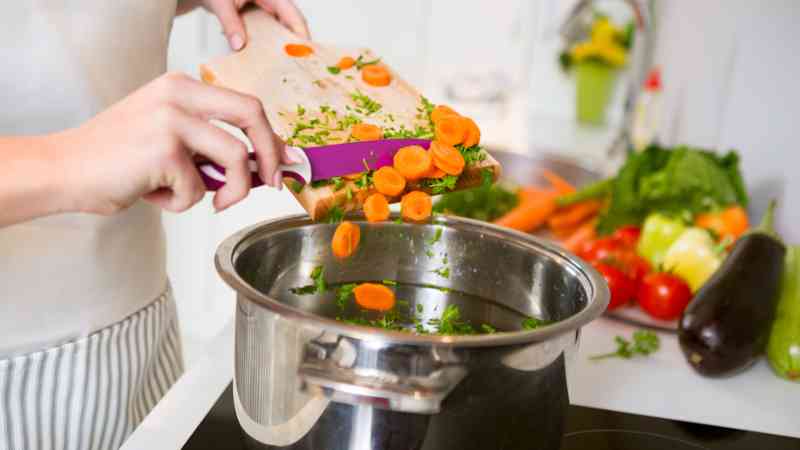 Curso gratuito Realización de Elaboraciones Básicas y Elementales de Cocina y Asistir en la Elaboración Culinaria (Online)